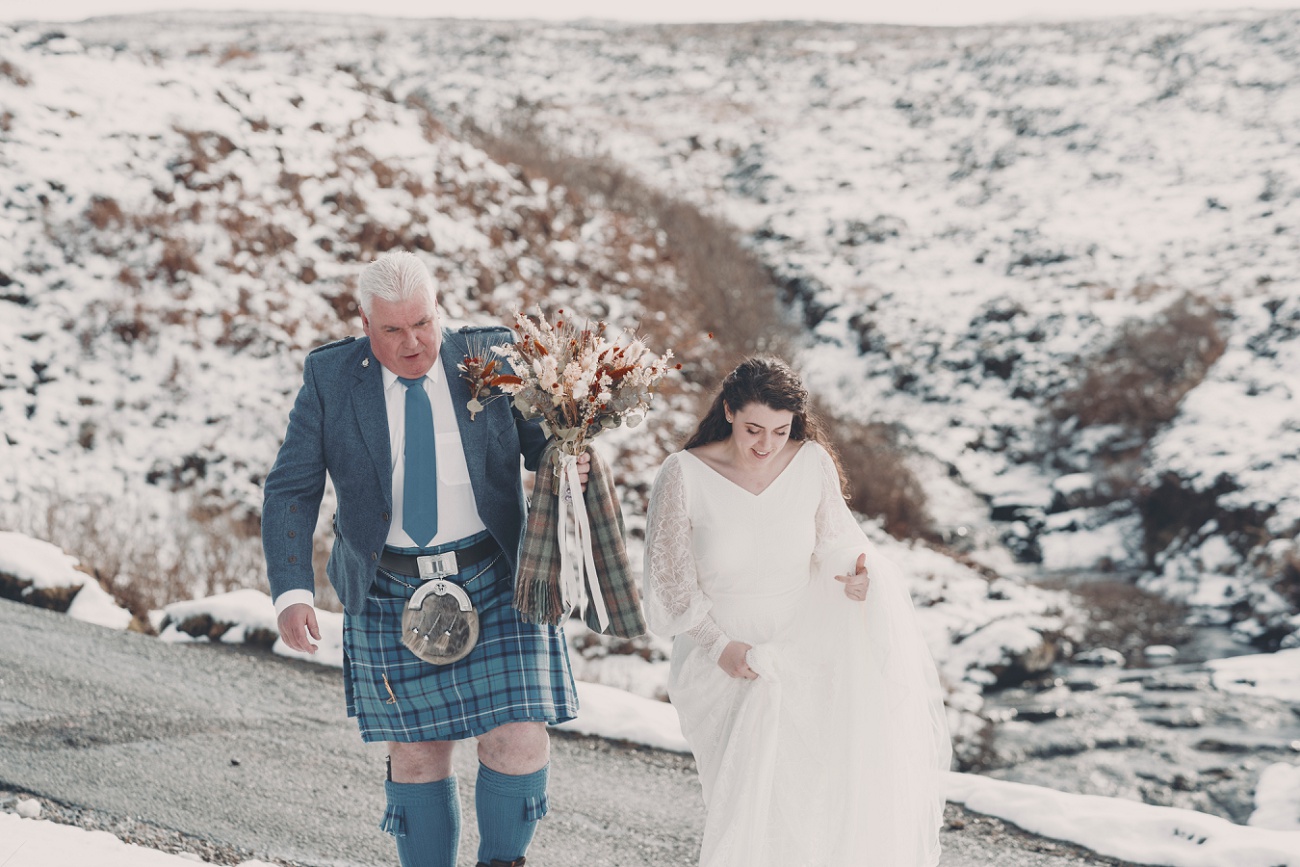intimate elgol beach wedding isle of skye scottish highlands wedding photographer scotland 0020