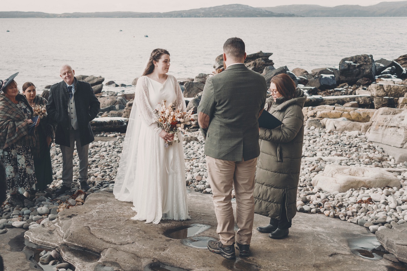 intimate elgol beach wedding isle of skye scottish highlands wedding photographer scotland 0023