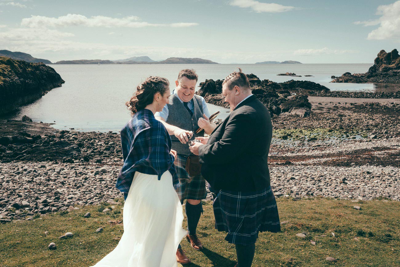 isle of kerrera elopement wedding scotland oban handfast ceremony 0031