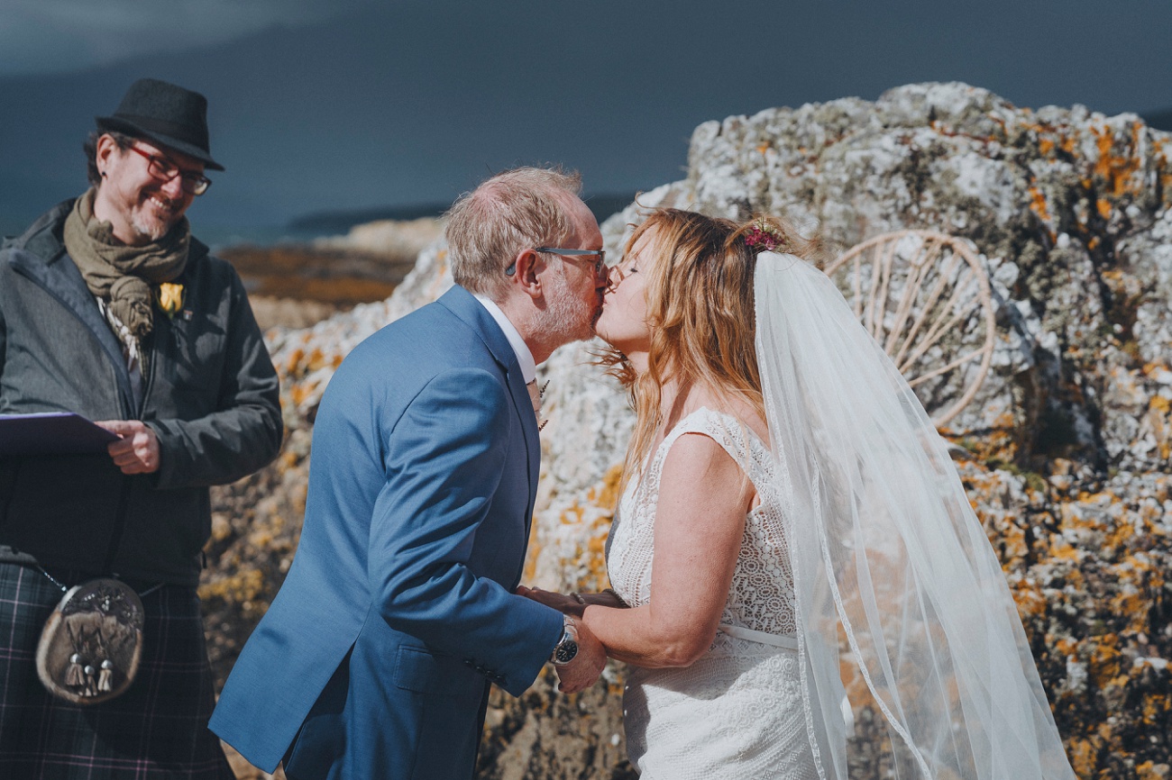 rainy Isle of skye elopement beach wedding 0036