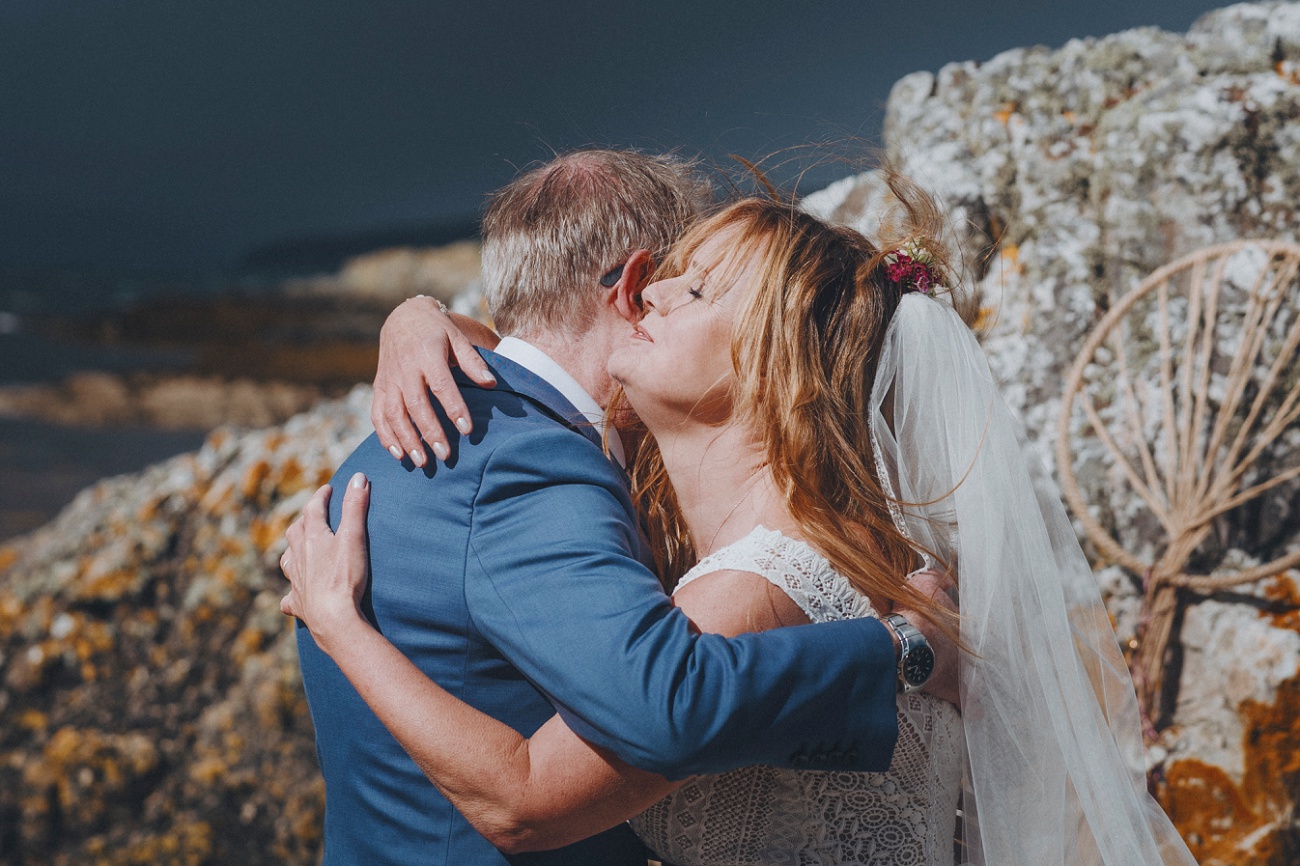 rainy Isle of skye elopement beach wedding 0037