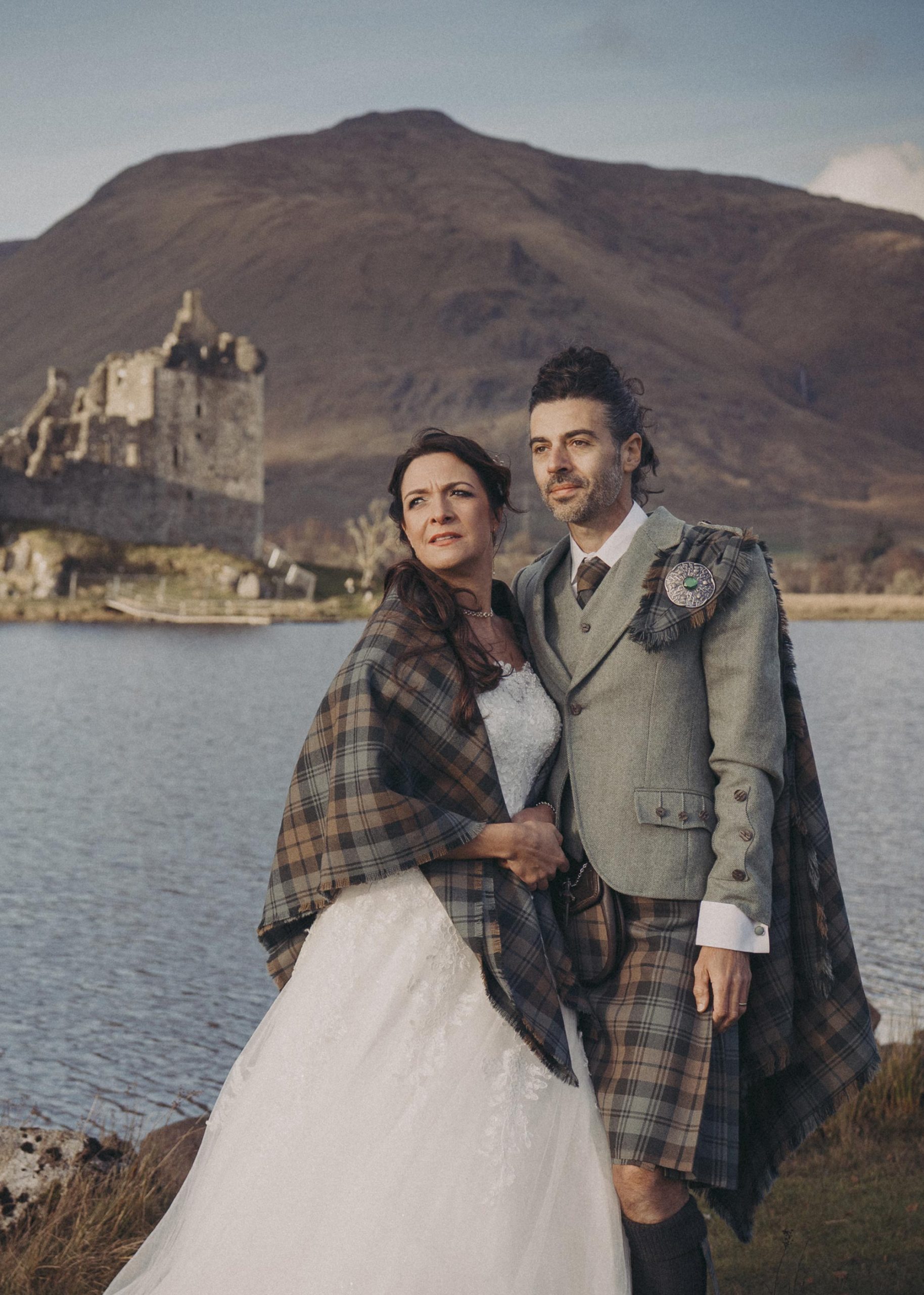 kilchurn castle wedding mc 0001a kilchurn castle wedding mc 0001a
