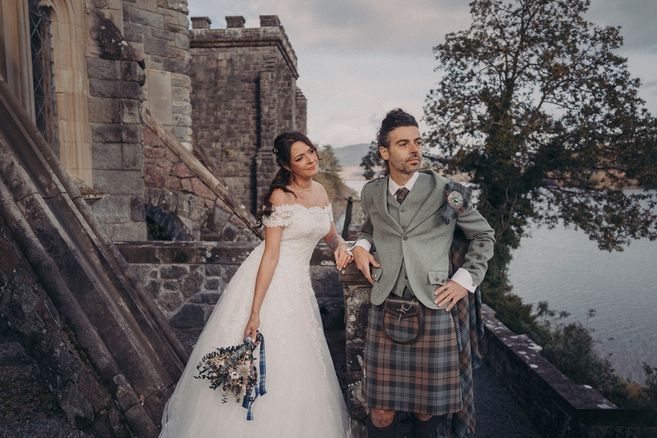 kilchurn castle wedding mc 0006 kilchurn castle wedding mc 0006