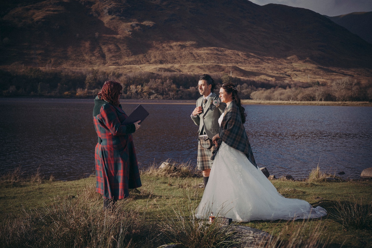 kilchurn castle wedding mc 0010 kilchurn castle wedding mc 0010