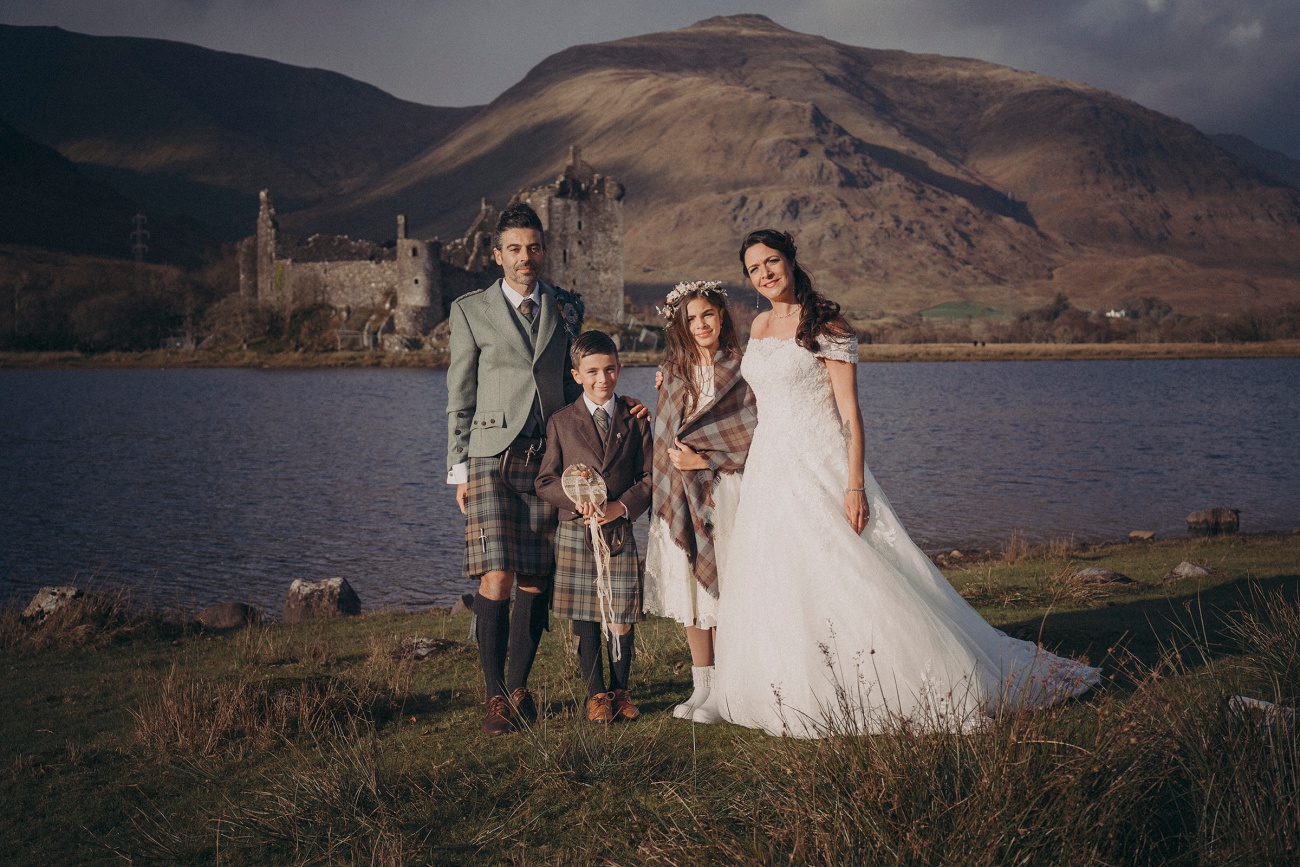 kilchurn castle wedding mc 0017 kilchurn castle wedding mc 0017