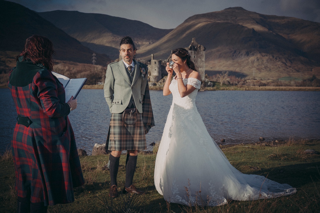 kilchurn castle wedding mc 0019 kilchurn castle wedding mc 0019