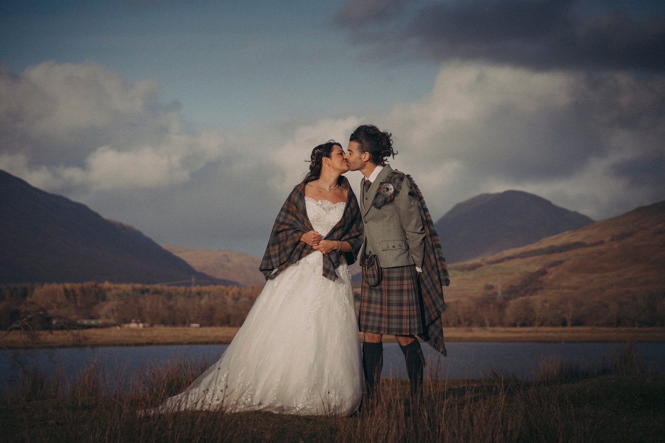 kilchurn castle wedding mc 0025 kilchurn castle wedding mc 0025