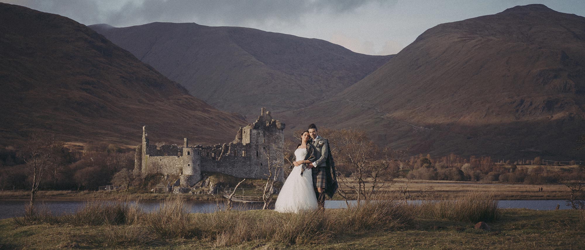 Wedding Photographer Scotland 5 kilchurn castle wedding mc featured